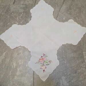 Vintage Appliqué & Embroidery Linen Bread Basket Liners flowers